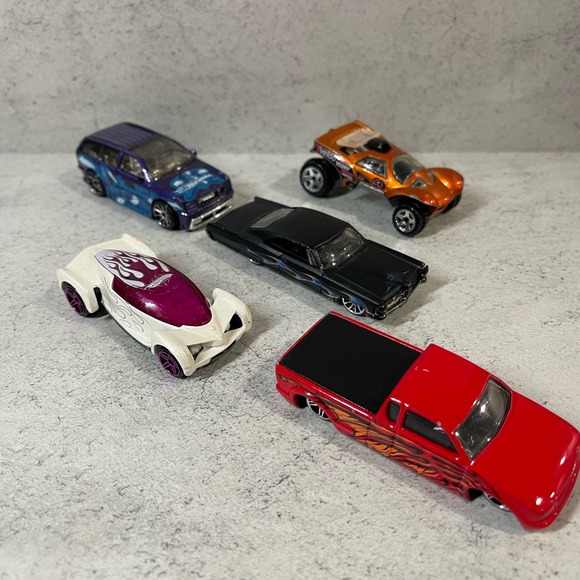 2002 - Hot Wheels - All Terrain 5 Car Gift Pack - 1:64 Scale  2002 Hot Wheels Cars Lot of 5